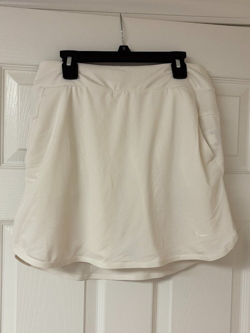 Nike Women's Small Dri-Fit Skort - Side Pockets and Snapping Back Pocket